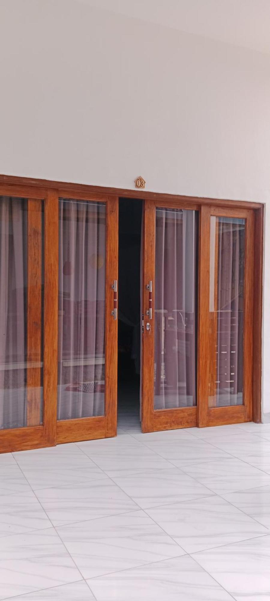 Beten Enjung Home Stay&Waroeng Amed  Exterior photo